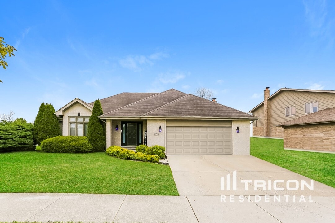 19501 Southfield Ln in Tinley Park, IL - Building Photo