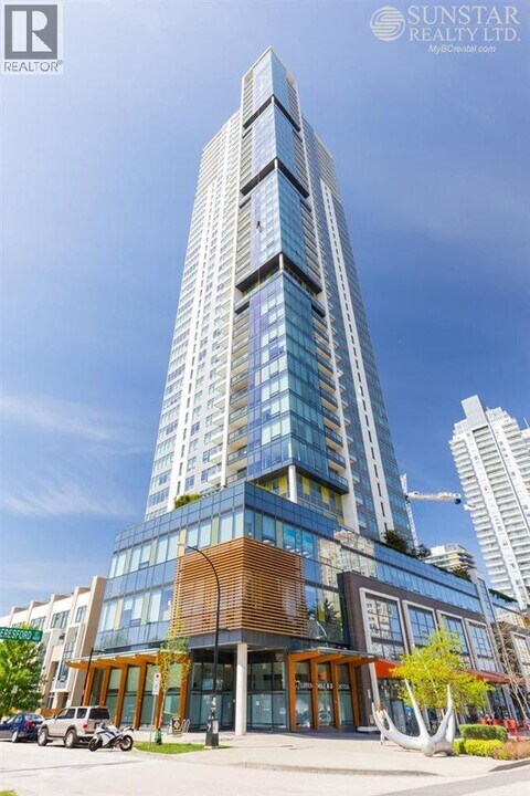 6461 Telford Ave in Burnaby, BC - Building Photo