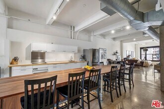 814 S Spring St in Los Angeles, CA - Building Photo - Building Photo