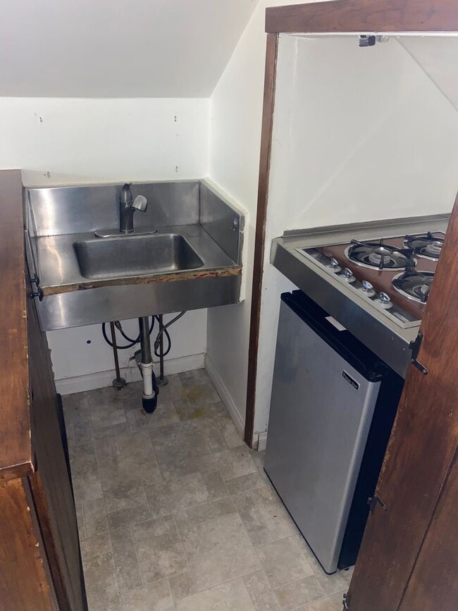 2900 W Riverside Dr in Burbank, CA - Building Photo - Building Photo