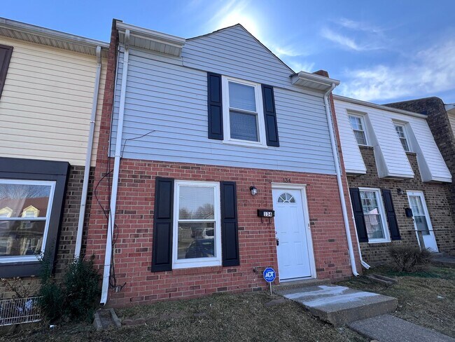 134 Hickok Cir in Fredericksburg, VA - Building Photo - Building Photo