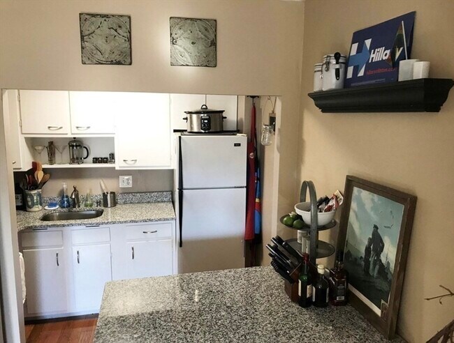 73 Montgomery St in Boston, MA - Foto de edificio - Building Photo