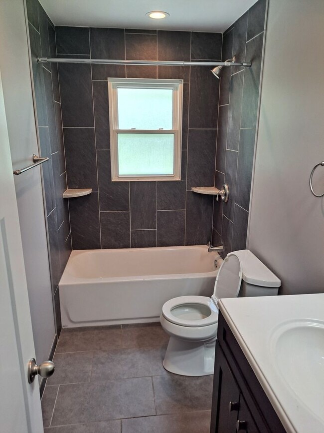 7660 Grover St in Omaha, NE - Building Photo - Building Photo