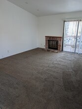 9388 Twin Trails Dr, Unit 205 in San Diego, CA - Foto de edificio - Building Photo