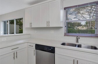 2281 NW 171st Terrace in Pembroke Pines, FL - Building Photo - Building Photo