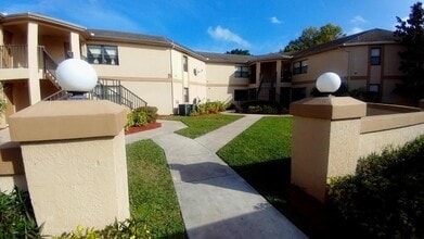 2605 Heathcote Dr-Unit -2645 in Fort Pierce, FL - Building Photo - Building Photo