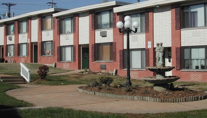 Florinda Court 4 in Shrewsbury, MO - Foto de edificio