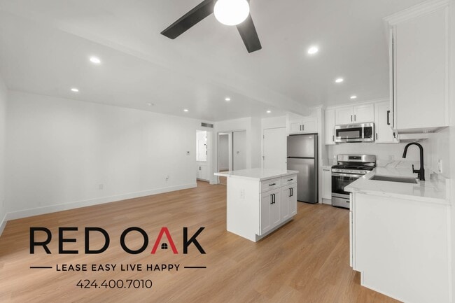 17830 Sherman Way in Los Angeles, CA - Building Photo - Building Photo