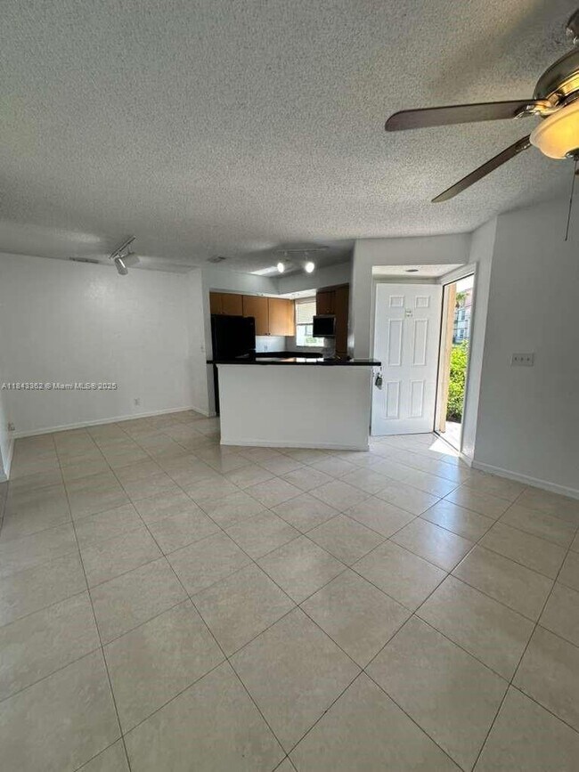 3350 Pinewalk Dr N in Margate, FL - Building Photo - Building Photo