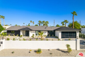 538 E Miraleste Ct in Palm Springs, CA - Foto de edificio - Building Photo