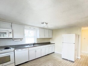 188 Lexington St in Newton, MA - Foto de edificio - Building Photo
