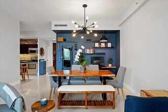3250 Grand Ave, Unit 301 in Miami, FL - Building Photo - Building Photo