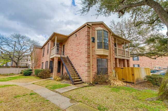 2255 Braeswood Park Dr in Houston, TX - Building Photo - Building Photo