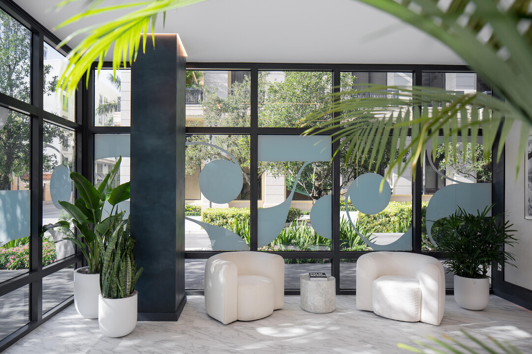 695 S Olive Ave in West Palm Beach, FL - Foto de edificio