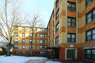 1360 W Touhy Ave in Chicago, IL - Foto de edificio - Building Photo