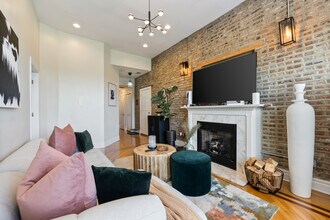 4902 S Forrestville Ave in Chicago, IL - Building Photo - Building Photo