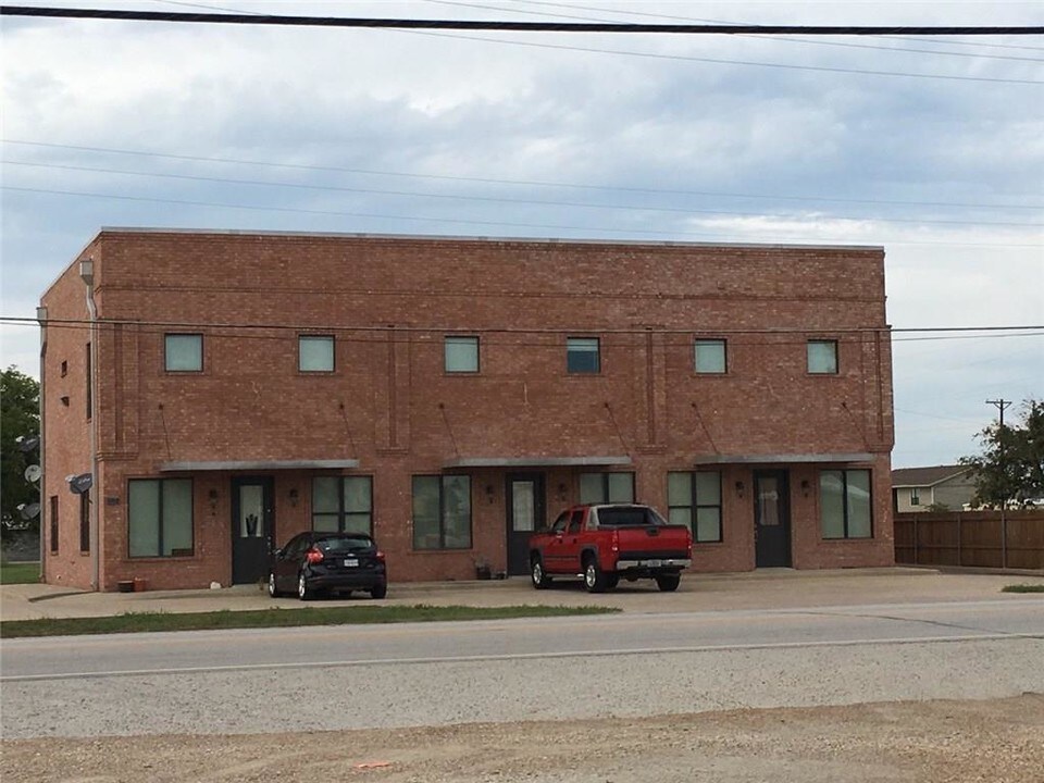 202 W Jefferson St in Palmer, TX - Foto de edificio