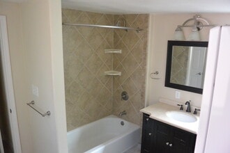 151 North 5th Street in San Jose, CA - Foto de edificio - Building Photo