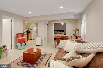 8121 Briar Creek Dr in Annandale, VA - Building Photo - Building Photo