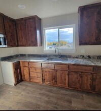 7858 28th St in White City, OR - Building Photo - Building Photo