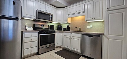 2965 Pharr Ct S Northwest in Atlanta, GA - Foto de edificio - Building Photo