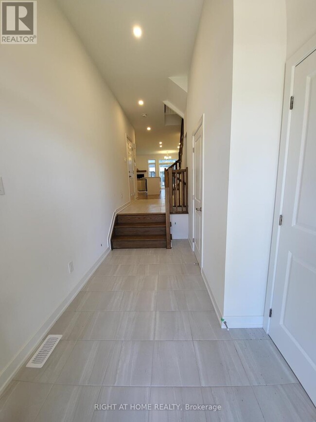 34 Overberg Way in Ottawa, ON - Building Photo - Building Photo