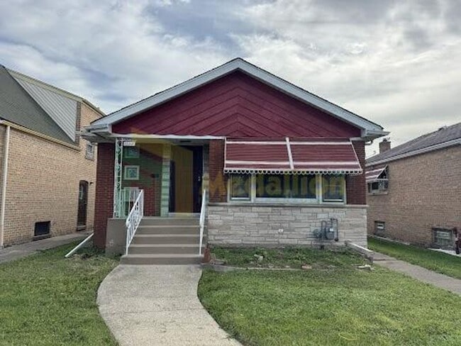 property at 10511 S King Dr