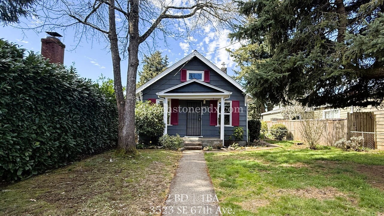 3523 SE 67th Ave in Portland, OR - Building Photo