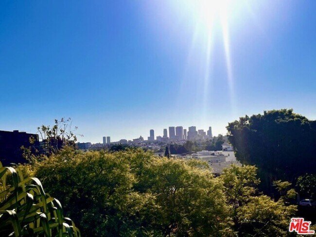 8609 W Knl Dr in West Hollywood, CA - Building Photo - Building Photo