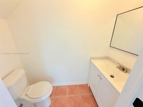 3071 Center St in Miami, FL - Building Photo - Building Photo