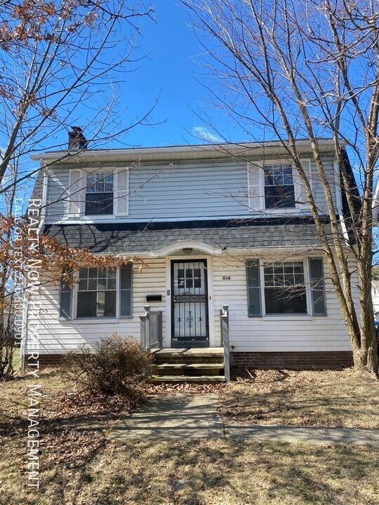 950 Greyton Rd in Cleveland Heights, OH - Building Photo