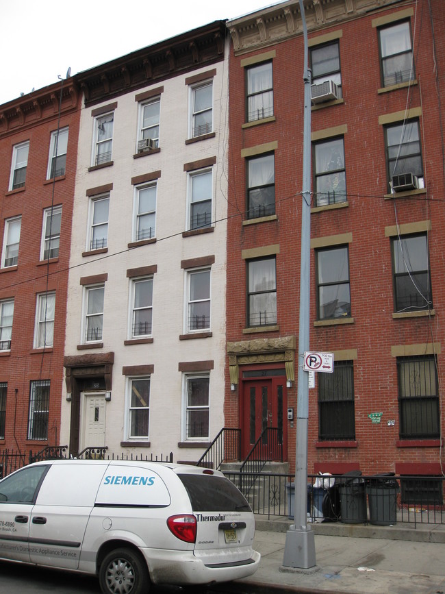 25 Truxton St in Brooklyn, NY - Building Photo - Building Photo