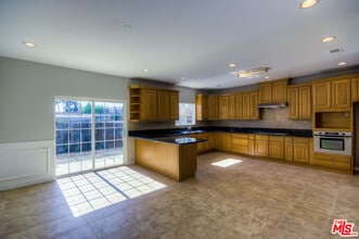 18718 Lanark St in Los Angeles, CA - Building Photo - Building Photo