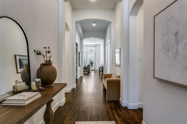 property at 2202 Glasgow Dr