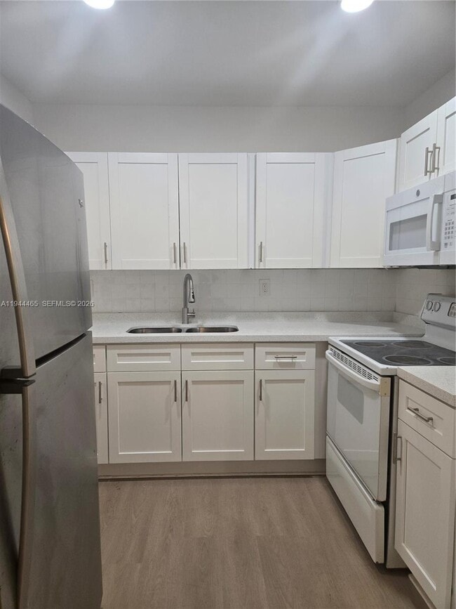 190 SE 12th Ave in Pompano Beach, FL - Building Photo - Building Photo