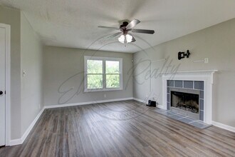 403 Athena Dr in Clarksville, TN - Building Photo - Building Photo