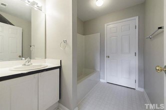 1524 Crag Burn Ln-Unit -- in Raleigh, NC - Building Photo - Building Photo