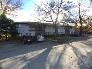 Washington Heights Apartments in Newton, IA - Building Photo - Building Photo