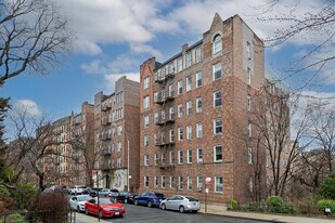 10-24 Park Ter E in New York, NY - Building Photo