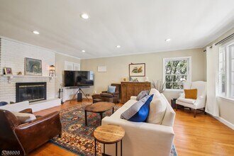 19 Claremont Dr in Millburn, NJ - Building Photo - Building Photo