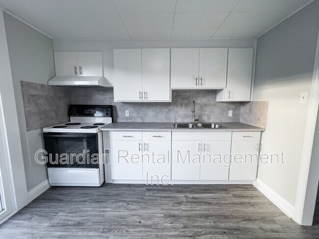 60 Secord St in Thunder Bay, ON - Building Photo - Building Photo