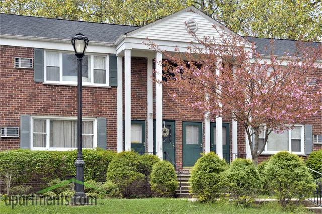 Westfield Manor Apartments in Westfield, NJ - Building Photo - Building Photo