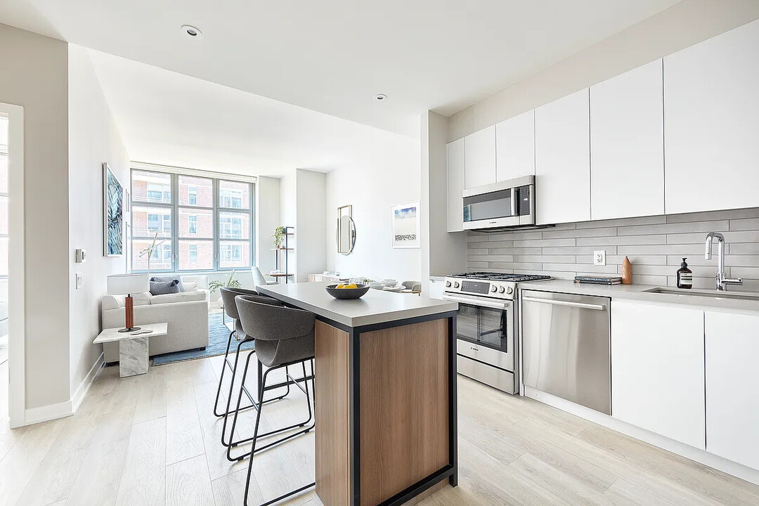 142 E 39th St, Unit 1F in New York, NY - Building Photo