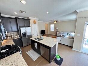 10528 Verona Wood St in Las Vegas, NV - Building Photo - Building Photo