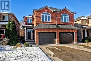 582 Skinner Ave in Newmarket, ON - Building Photo