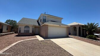 7448 Plaza Taurina Dr in El Paso, TX - Building Photo