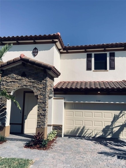 157 NE 27th Terrace in Homestead, FL - Foto de edificio - Building Photo