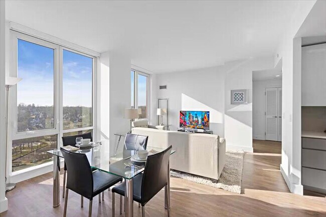 57 Bank St in White Plains, NY - Foto de edificio - Building Photo