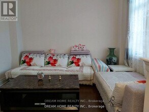 96 Hamster Cres in Aurora, ON - Building Photo - Building Photo