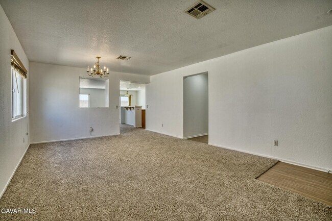 45444 Spahn Ln in Lancaster, CA - Building Photo - Building Photo